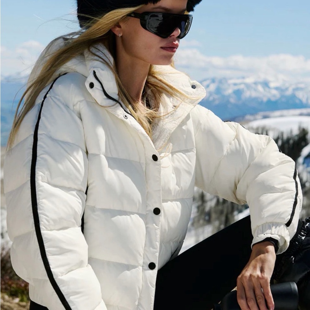 ALO Yoga Women's White Puffer Jacket with Black Contrast Trim